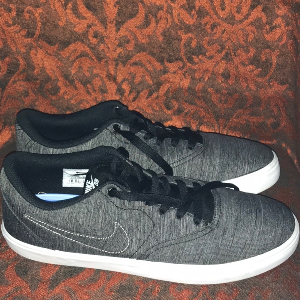Nike sneakers - Picture 2 of 5